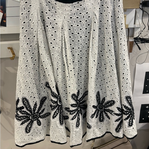 Stunning Basil & Maude swing skirt eyelet - Picture 6 of 7